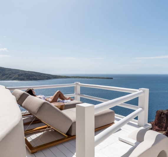 Oia Castle Cave Pool Suites