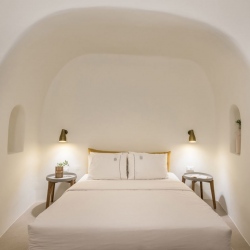 Oia Castle Honeymoon Suites