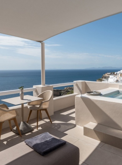 Oia Castle Honeymoon Suites