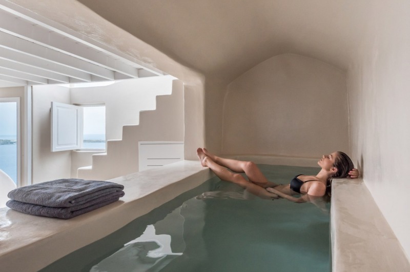 Oia Castle Pool Villas