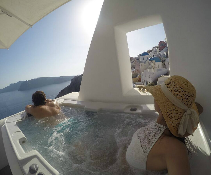 Santorini jacuzzi